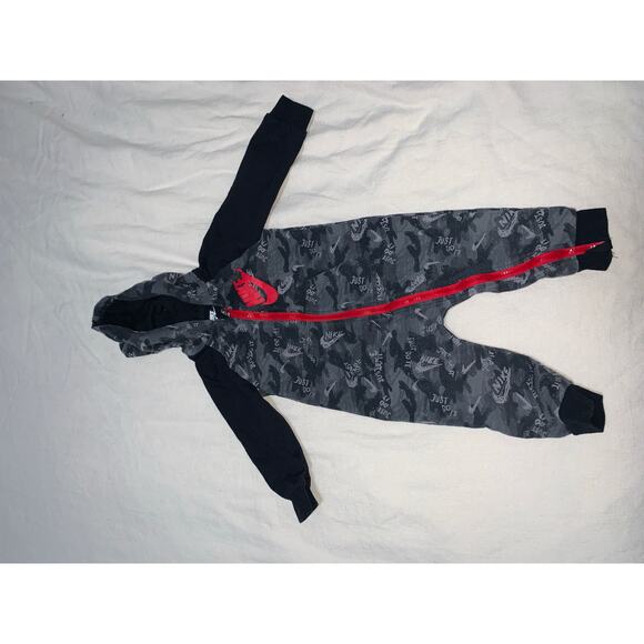 8-Piece Kids Clothing Bundle: Hoodies Tees & Jackets In Various Sizes - Picture 9 of 16